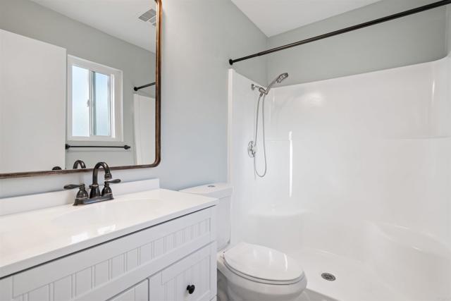 Detail Gallery Image 14 of 22 For 4435 Springtime Dr, Oceanside,  CA 92056 - 3 Beds | 2 Baths