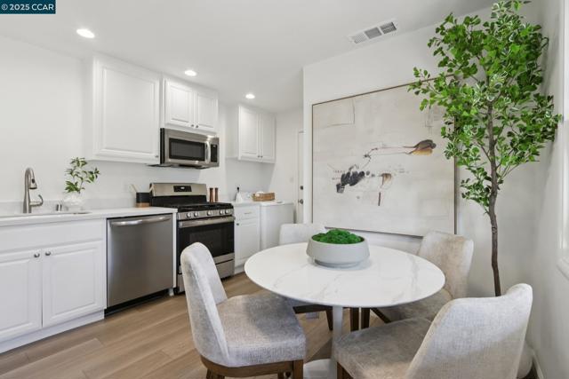 1467 Cape Cod Way, Concord CA: https://media.crmls.org/mediaz/97a33df8-181c-442e-baab-f15ee3c05f53.jpg