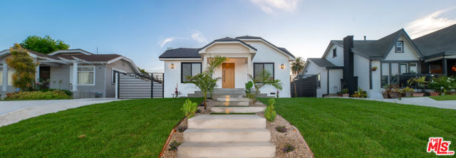 5325 S Victoria Avenue, Los Angeles CA: https://media.crmls.org/mediaz/97a34749-d4a4-4494-8025-ce635d16f33a.jpg