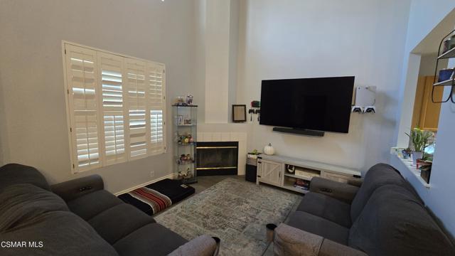 1212 Nautical Way, Oxnard CA: https://media.crmls.org/mediaz/97a384f7-31df-4446-943e-737ddcbc5845.jpg