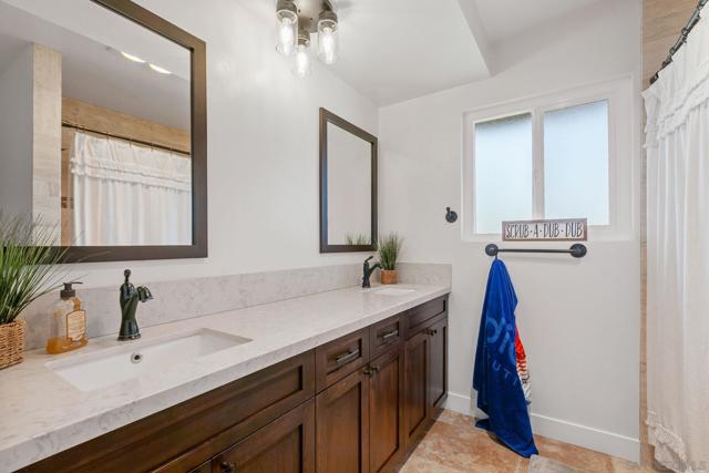 704 Matagual Dr, Vista CA: https://media.crmls.org/mediaz/97a3bfed-8cfb-44c9-be2c-b9ded19d4313.jpg