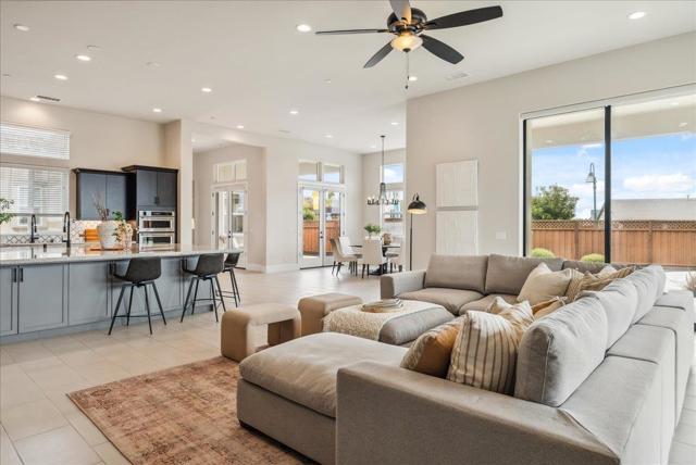 2999 Bluffs Drive, Marina CA: https://media.crmls.org/mediaz/97a3e6be-3086-48fe-830c-adda0889d273.jpg