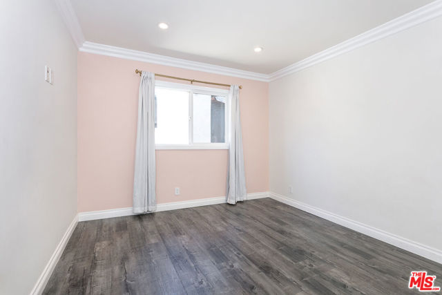 7001 Beckett Street, Tujunga CA: https://media.crmls.org/mediaz/97a44502-93d1-4519-869a-c7af3b26b9e3.jpg