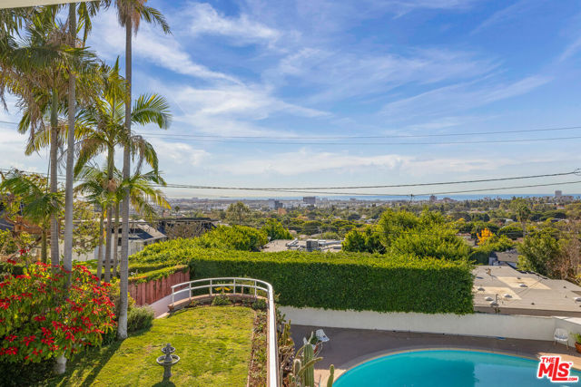 810 Franklin Street, Santa Monica CA: https://media.crmls.org/mediaz/97a4f096-bb69-4c5e-bf0f-bc260b434b35.jpg