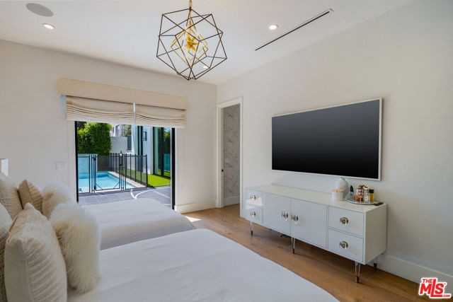 521 N Formosa Avenue, Los Angeles CA: https://media.crmls.org/mediaz/97a5f2d2-a938-47ad-a8f8-6ce23b7cc2f8.jpg