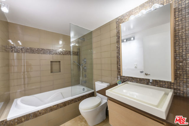 8581 Cole Crest Drive, Los Angeles CA: https://media.crmls.org/mediaz/97a62614-3f3b-496d-8c5b-d55621ae1f49.jpg