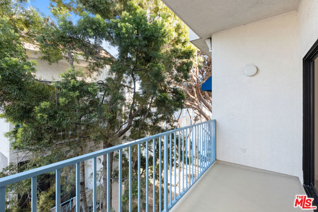 8324 Regents Road, San Diego CA: https://media.crmls.org/mediaz/97a653c9-2977-43c4-8571-68a3b747ef2a.jpg