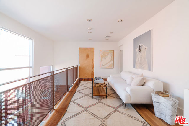 1320 Abbot Kinney Boulevard, Venice CA: https://media.crmls.org/mediaz/97a69d0f-3cc2-443f-bc7e-86ebfcc94eb3.jpg