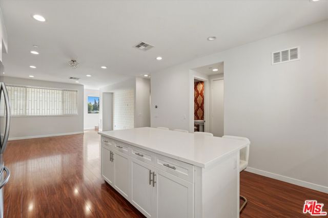 13225 Victory Boulevard photo 11
