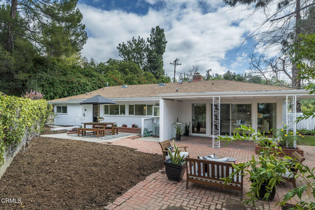 5045 Redwillow Lane, La Canada Flintridge CA: https://media.crmls.org/mediaz/97a7483d-f476-4ac6-bcdb-43524247d000.jpg