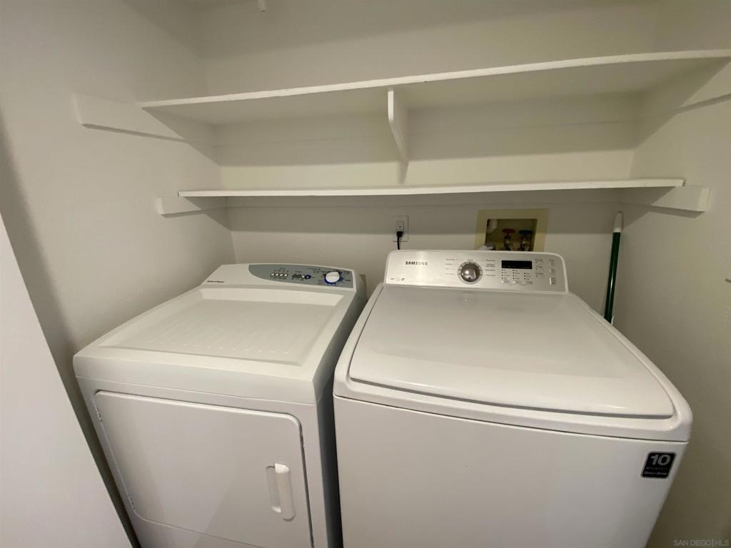 https://media.crmls.org/mediaz/97a75e9a-b39d-4b97-bf13-f2c681f2ceed.jpg?preset=X-Large