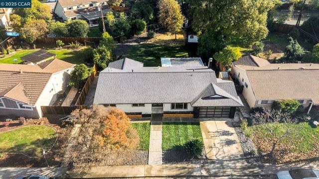 1053 Arkell Rd, Walnut Creek CA: https://media.crmls.org/mediaz/97a791f1-85ab-4b27-8ce9-5dbe0dd313e7.jpg