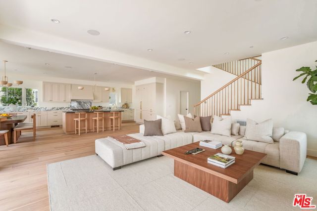 2455 23rd Street, Santa Monica CA: https://media.crmls.org/mediaz/97a851a6-5aba-461d-bfb9-8a06ce3e877c.jpg