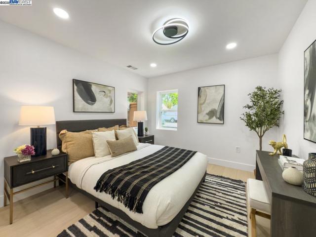 450 Lancaster Way, Redwood City CA: https://media.crmls.org/mediaz/97a85bc9-46cb-4a1d-8dd2-93b688886a4c.jpg