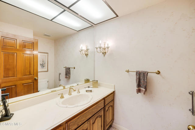 18128 Sandringham Court, Porter Ranch CA: https://media.crmls.org/mediaz/97a89d61-ec56-4a1e-a357-8e2b708fb698.jpg