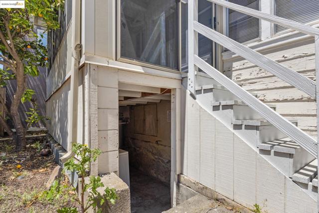 Image 24 of 45 For 271 38th St  