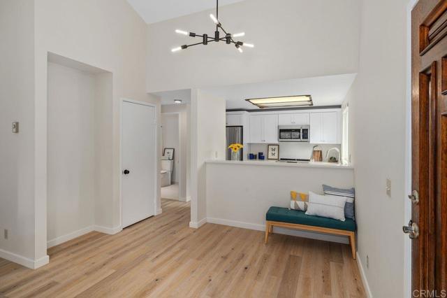 8370 Via Sonoma, La Jolla CA: https://media.crmls.org/mediaz/97a8afb6-53f6-45da-baa7-20a0485e5be2.jpg