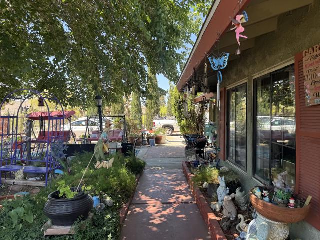 7585 Joshua Lane, Yucca Valley CA: https://media.crmls.org/mediaz/97a923c4-d961-45bd-a6f1-7f7d9a81d71c.jpg