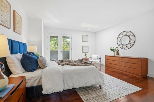 1621 Stone Pine Lane, Menlo Park CA: https://media.crmls.org/mediaz/97a96744-5b60-4211-9440-ef250f1ed931.jpg