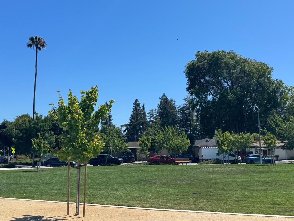 https://media.crmls.org/mediaz/97aaa3e7-0167-4c86-b2f6-902d32006b84.jpg?preset=X-Large