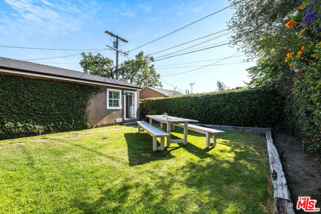 5711 Colbath Avenue, Valley Glen CA: https://media.crmls.org/mediaz/97aaeab2-512e-4f24-9c76-8dd0170a349d.jpg