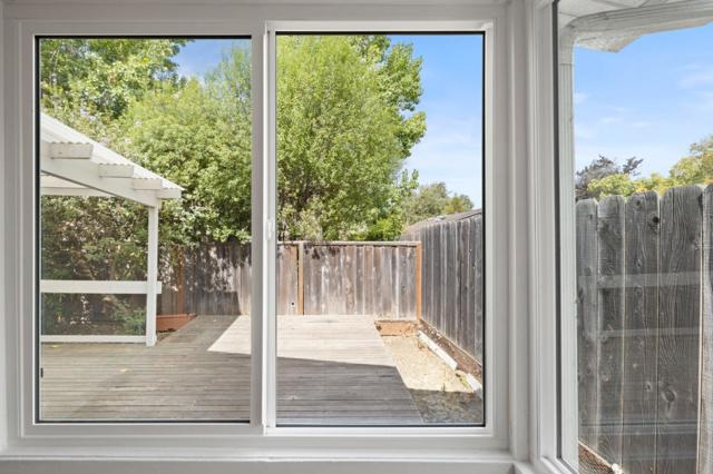 2160 Oakley Avenue, Menlo Park CA: https://media.crmls.org/mediaz/97ab3e91-57ad-4f97-bf5a-e7f7dd8cefe5.jpg