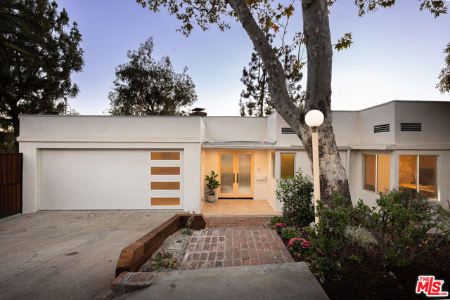 1333 E Palmer Avenue, Glendale CA: https://media.crmls.org/mediaz/97ab7d9c-2994-43df-aa6b-61fd0449d883.jpg