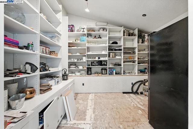 21798 Independent School Rd, Castro Valley CA: https://media.crmls.org/mediaz/97ac82cc-f19a-4274-85ef-775a186654ee.jpg