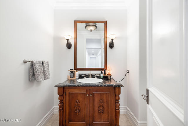 29475 Malibu View Court, Agoura Hills CA: https://media.crmls.org/mediaz/97acc94e-3e29-4c2a-8cc6-fed6baa8dedb.jpg