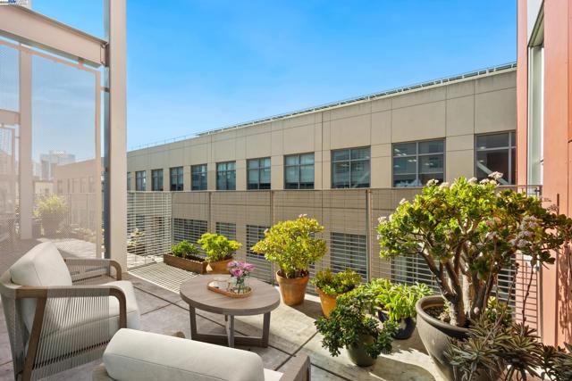 630 Thomas L Berkley Way, Oakland CA: https://media.crmls.org/mediaz/97acf992-40fa-4507-994f-e4d445dbcd2c.jpg