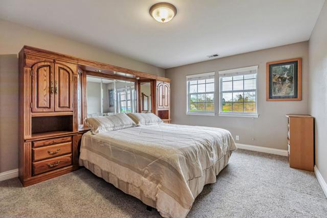 560 Tevis Trail, Hollister CA: https://media.crmls.org/mediaz/97adde28-fb1e-47fc-a2a8-08fdecc138ef.jpg