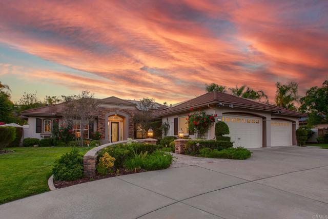 2209 Eucalyptus Ave, Escondido CA: https://media.crmls.org/mediaz/97ae3e21-f507-409e-bf6c-2a9b16bdb822.jpg