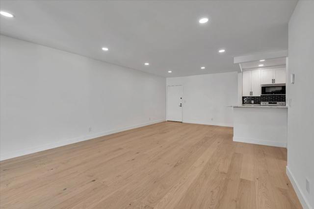 8650 Gulana Avenue, Playa del Rey CA: https://media.crmls.org/mediaz/97ae6570-a87c-433c-b8a4-16e3b8e09acc.jpg