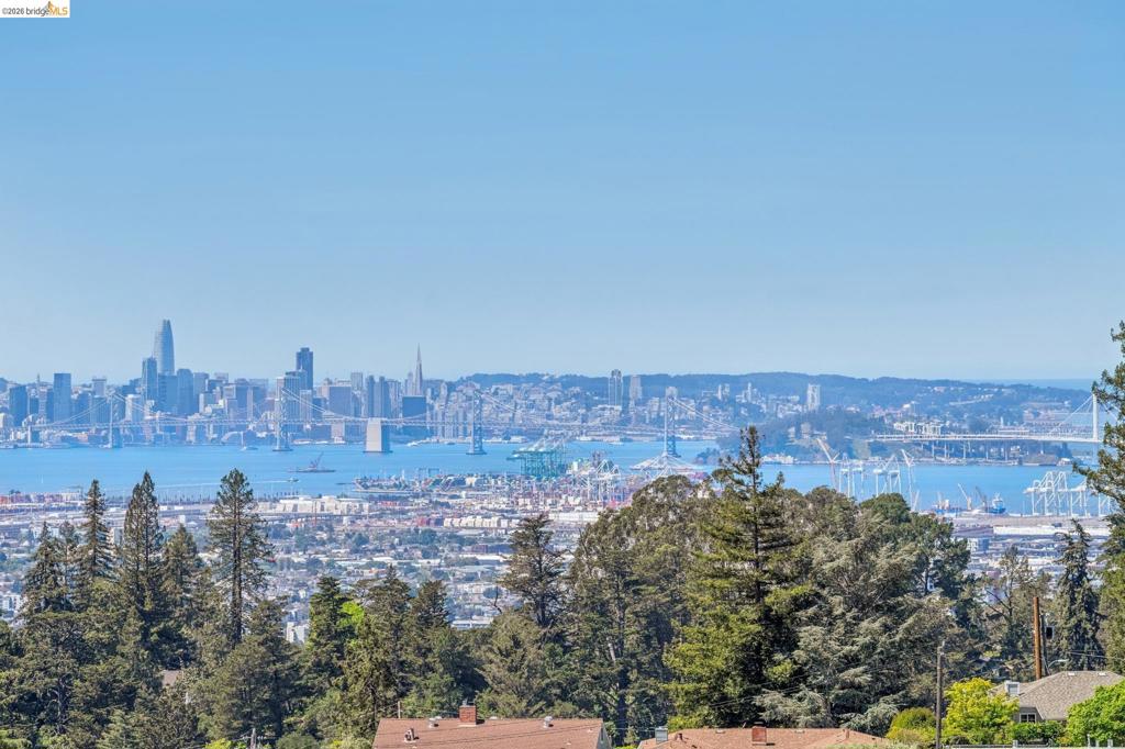 https://media.crmls.org/mediaz/97ae99e7-172b-4e39-9a85-928a5b5b632c.jpg?preset=X-Large