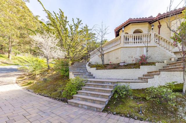 1035 Macadamia Drive, Hillsborough CA: https://media.crmls.org/mediaz/97af569f-c62f-458e-8830-542a19570350.jpg