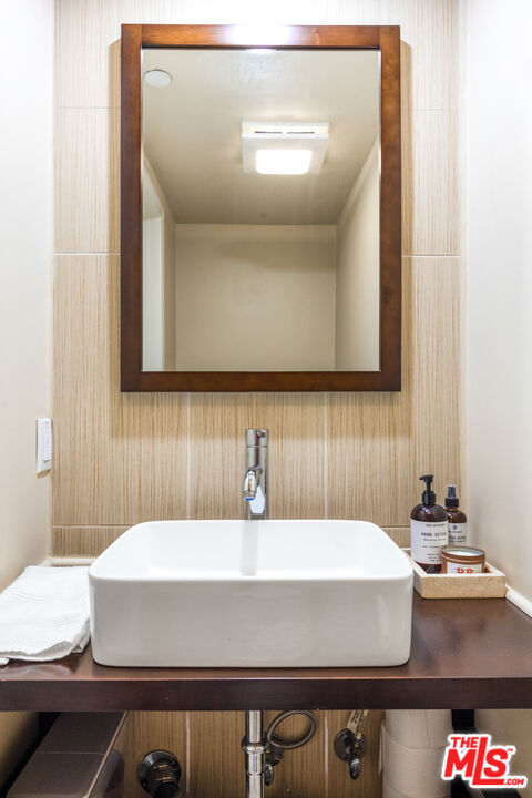 Drew Fenton | 951 Granville Avenue Los Angeles CA | MLS: 7445189 Drew Fenton | 951 Granville Avenue Los Angeles CA | MLS: 7445189