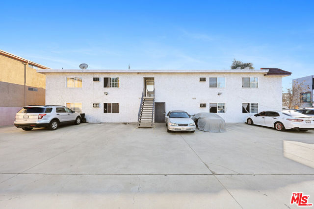 Image 6 of 18 For 15865 Vanowen Street