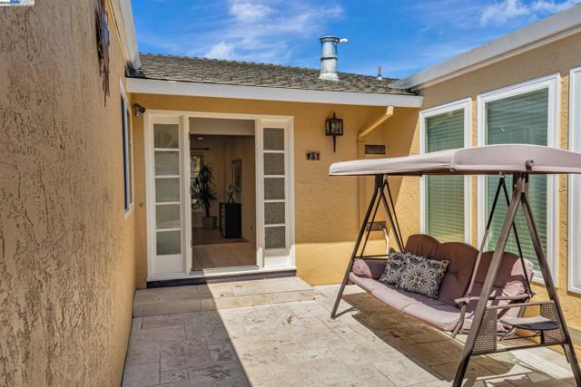947 Crane Ave, Foster City CA: https://media.crmls.org/mediaz/97b0a836-158b-44fc-811c-04e2c36f351b.jpg