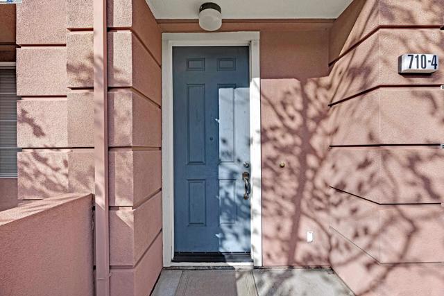 710 City Walk Pl, Hayward CA: https://media.crmls.org/mediaz/97b27506-cbcd-4f10-abce-fbb0501867bc.jpg