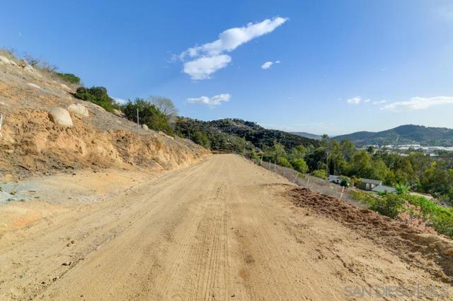 496 Camino Calafia, San Marcos CA: https://media.crmls.org/mediaz/97b2ea7f-0490-4beb-86a3-068a1094793e.jpg