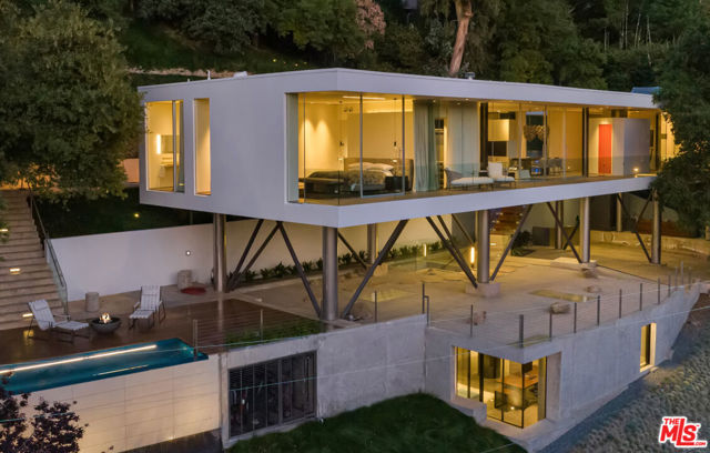9727 Oak Pass Road, Beverly Hills CA: https://media.crmls.org/mediaz/97b2f863-8fb6-46ea-a8b4-1db82823455a.jpg