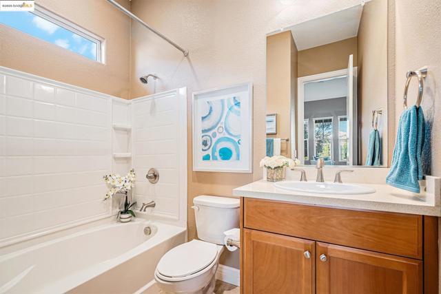 1741 Veneto Ln, Brentwood CA: https://media.crmls.org/mediaz/97b39f8e-a714-496f-9411-96936d9d5388.jpg