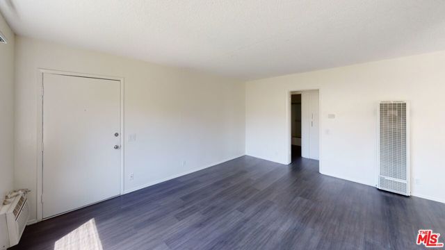 5236 Kester Avenue, Sherman Oaks CA: https://media.crmls.org/mediaz/97b3f68f-90a6-4a22-943d-80bf3e873228.jpg