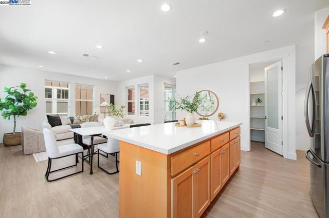 1416 Julia Ln, Concord CA: https://media.crmls.org/mediaz/97b404fe-21db-4ee0-8ca2-3f6a6a204159.jpg