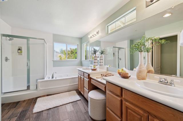 3582 Ridgecrest Way, Livermore CA: https://media.crmls.org/mediaz/97b4588c-11c1-406e-9018-7f90933d9738.jpg