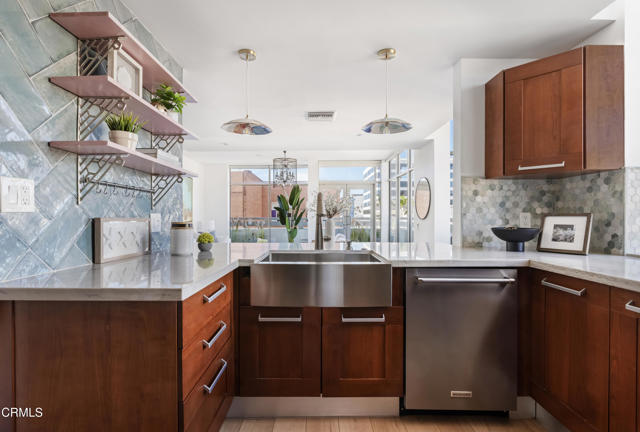 Detail Gallery Image 7 of 24 For 35 N Raymond Ave #412,  Pasadena,  CA 91103 - 2 Beds | 2/1 Baths