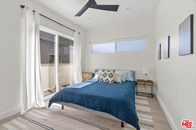 705 6th Avenue, Venice CA: https://media.crmls.org/mediaz/97b60ba1-1563-4183-97aa-15909c244758.jpg