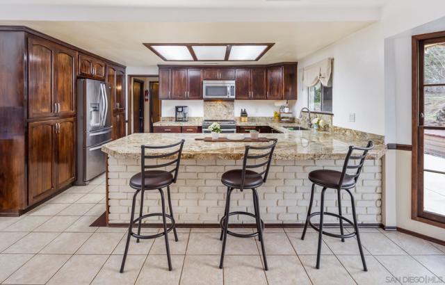 17665 Highway 67, Ramona CA: https://media.crmls.org/mediaz/97b6b36d-59ab-4b23-b246-bfab94ff63c1.jpg
