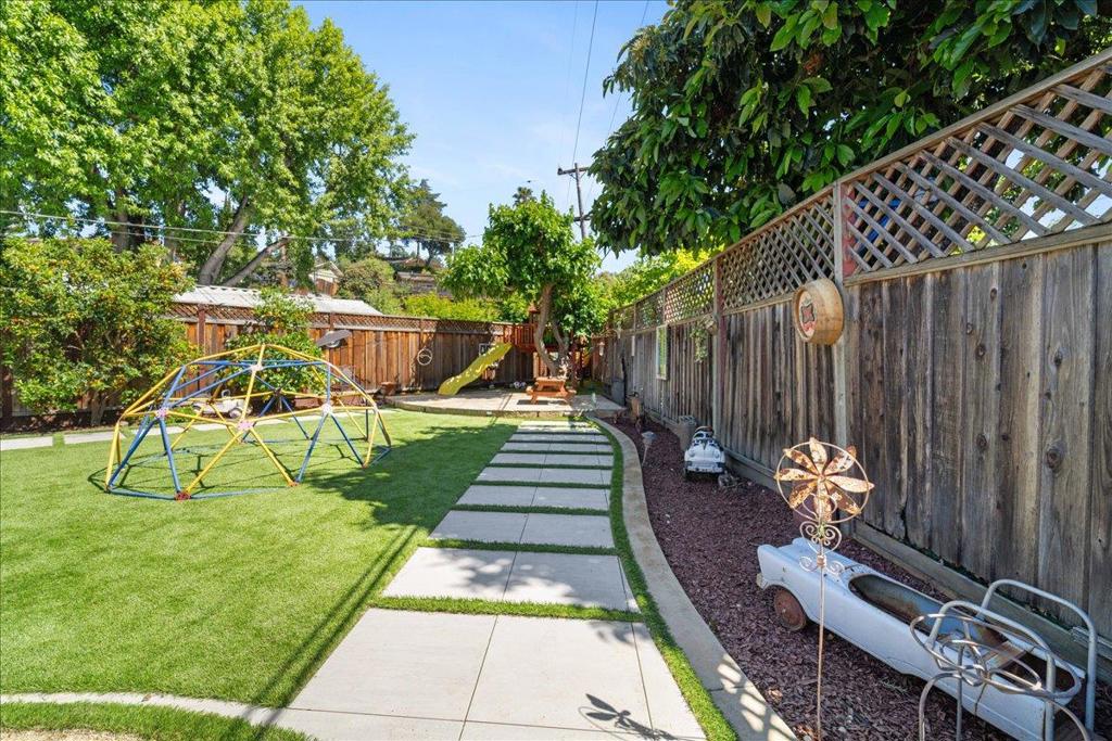 https://media.crmls.org/mediaz/97b6d932-60c3-4bef-8086-7fedf2163a84.jpg?preset=X-Large