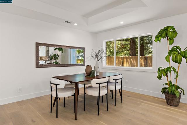 706 St Marys Rd, Lafayette CA: https://media.crmls.org/mediaz/97b70f2e-c951-4262-86b6-cea2f47f7293.jpg
